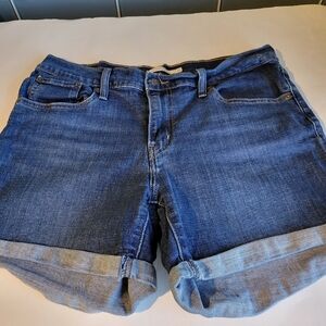 Levi's mid length short 31